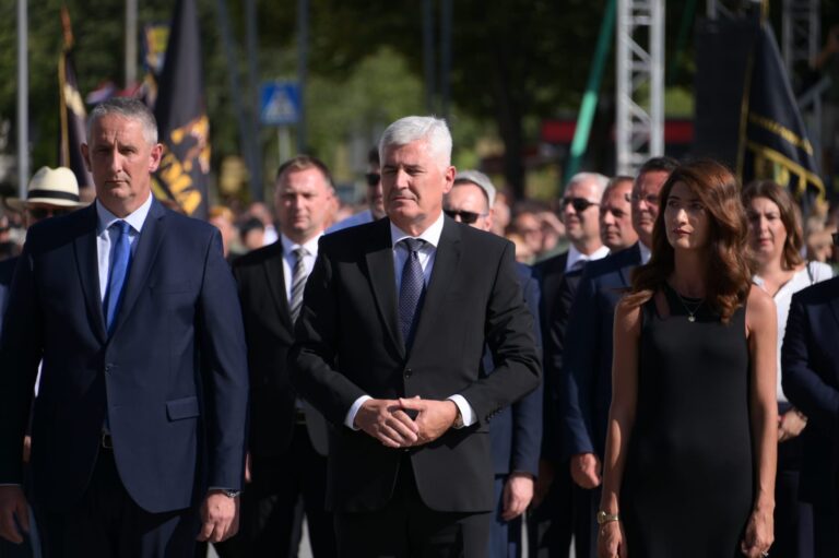 Predsjednik Čović u Kninu nazočio obilježavanju Dana pobjede i domovinske zahvalnosti, Dana hrvatskih branitelja i 29. godišnjici VRO „Oluja“: Čestitam svim Hrvaticama i Hrvatima, a osobito hrvatskim braniteljima