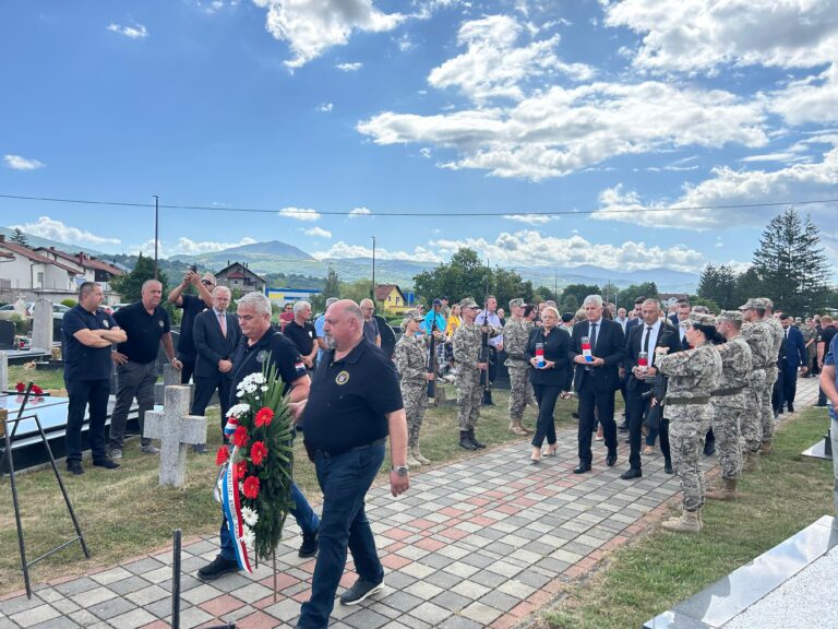Sjećanje na 32 godine od progona Hrvata: Predsjednik Čović i izaslanstvo odali počast stradalim Hrvatima Bugojna